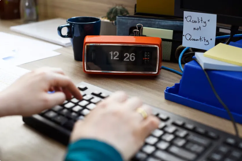 Random Timer vs Smart Scheduling: Which Gets Better Reach?
